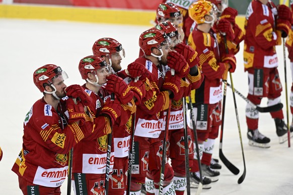 Tigers Spieler gesclagen nach dem Qualifikations-Spiel der National League, zwischen den SCL Tigers und dem HC Davos, am Freitag 30. September 2022, im Ilfisstadion in Langnau. (KEYSTONE/Marcel Bieri)