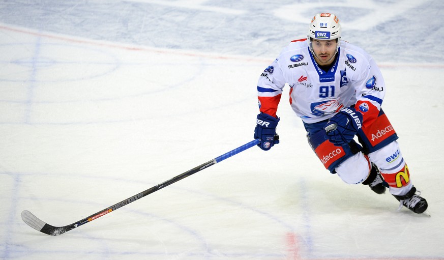 Zurich&#039;s player Inti Pestoni during the preliminary round game of National League A (NLA) Swiss Championship 2016/17 between HC Lugano and ZSC Lions, at the ice stadium Resega in Lugano, Switzerl ...