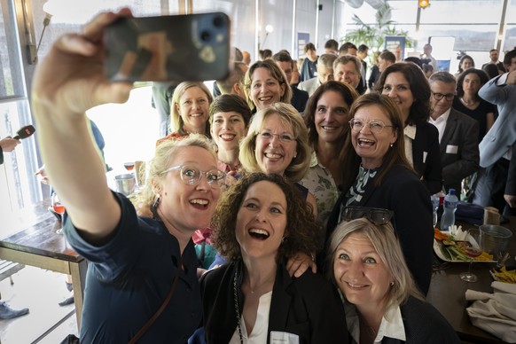 Nationalraetin Aline Trede, GP-BE, Valerie Bourdin, VSE, Michele Cassani, Romande Energie, Nationalraetin Florence Brenzikofer, GP-BL, Lisa Mazzone, Praesidentin Gruene Schweiz, Nationalraetin Celine  ...