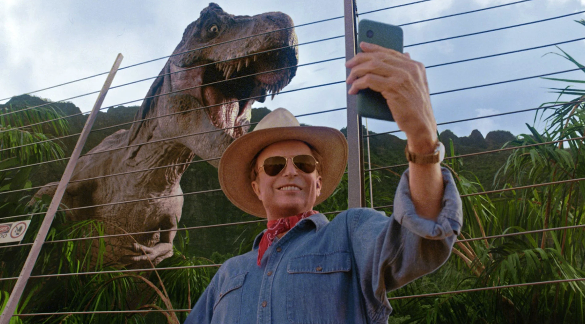 La publicité de Xfinity diffusée lors du Super Bowl 2026 réunit les acteurs de Jurassic Park (rajeunis numériquement) tel qu'ils étaient en 1993.