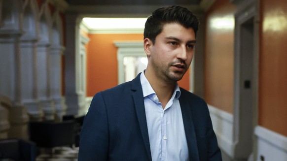 Fabian Molina, SP-ZH, auf dem Weg zum Kommissionszimmer der Immunitaetskommission, am Mittwoch, 11. Mai 2022 im Bundeshaus in Bern. (KEYSTONE/Peter Klaunzer)