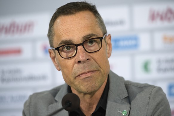 Matthias Hueppi, Praesident des FC St. Gallen, spricht an einer Medienkonferenz zur sofortigen Entlassung des Trainers Giorgio Contini, am Dienstag, 24. April 2018, in St. Gallen. (KEYSTONE/Gian Ehren ...