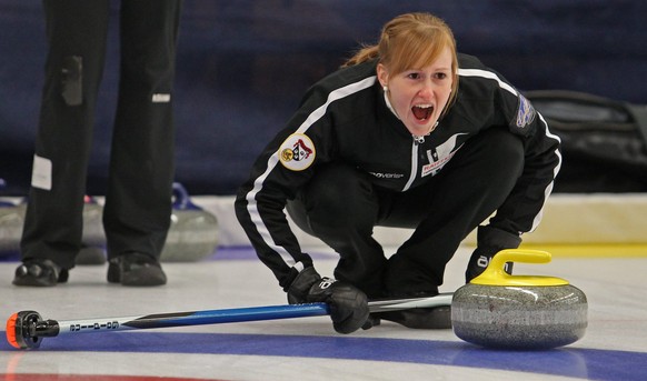 Skip Michele Jaeggi von Bern immoveris anlaesslich der Schweizer Meisterschaften im Curling, am Donnerstag, 21. Februar 2013, in Gstaad. (KEYSTONE/Max Fueri)