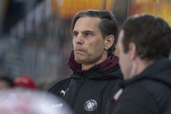 Head Coach Thierry Paterlini (SCL) im Spiel der Eishockey National League zwischen EHC Biel-Bienne, EHCB, und SCL Tigers, SCL, am Samstag, 7. Maerz 2026, in Tissot Arena in Biel. (KEYSTONE/Peter Schne ...