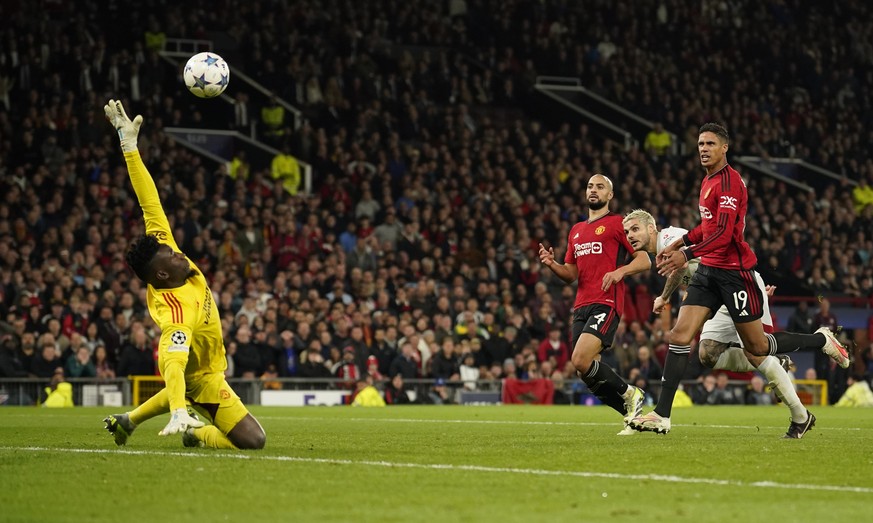 Galatasaray's Mauro Icardi, second from right, scores his side's third goal during the Champions League group A soccer match between Manchester United and Galatasaray at the Old Trafford sta ...