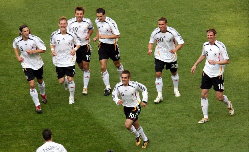Philipp Lahm eröffnete die WM 2006 mit einem Knaller. Danach war Deutschland nicht wieder zu erkennen.<br data-editable="remove">