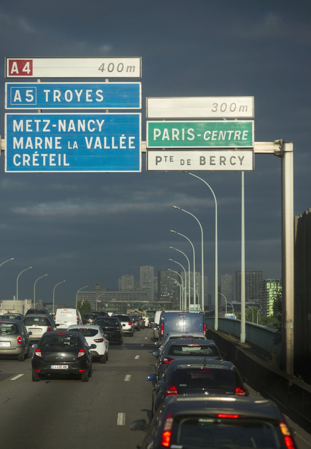 Europe, France, Paris, View Of Traffic On Boulevard Peripherique. Construction Of The Peripherique Started In 1958 On The Former Thiers Wall (City Walls Of Paris) "n