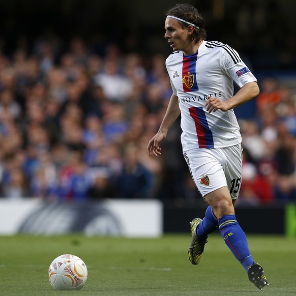 Basel&#039;s Kay Voser plays against Chelsea during their Europa League semifinal second leg soccer match at Stamford Bridge, London, Thursday, May 2, 2013. (AP Photo/Sang Tan)