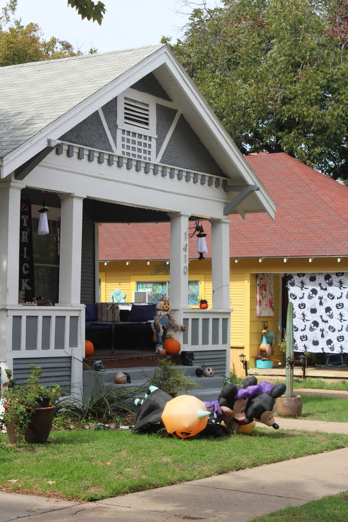 De l’Etat de Washington au Texas, découvrez 31 photos de maisons américaines décorées pour Halloween, entre squelettes géants et monstres gonflables.