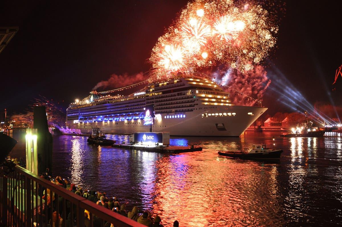 Feierliche Taufe der MSC Magnifica 2010 im Hamburger Hafen. Taufpatin war die italienische Schauspielerin Sophia Loren.