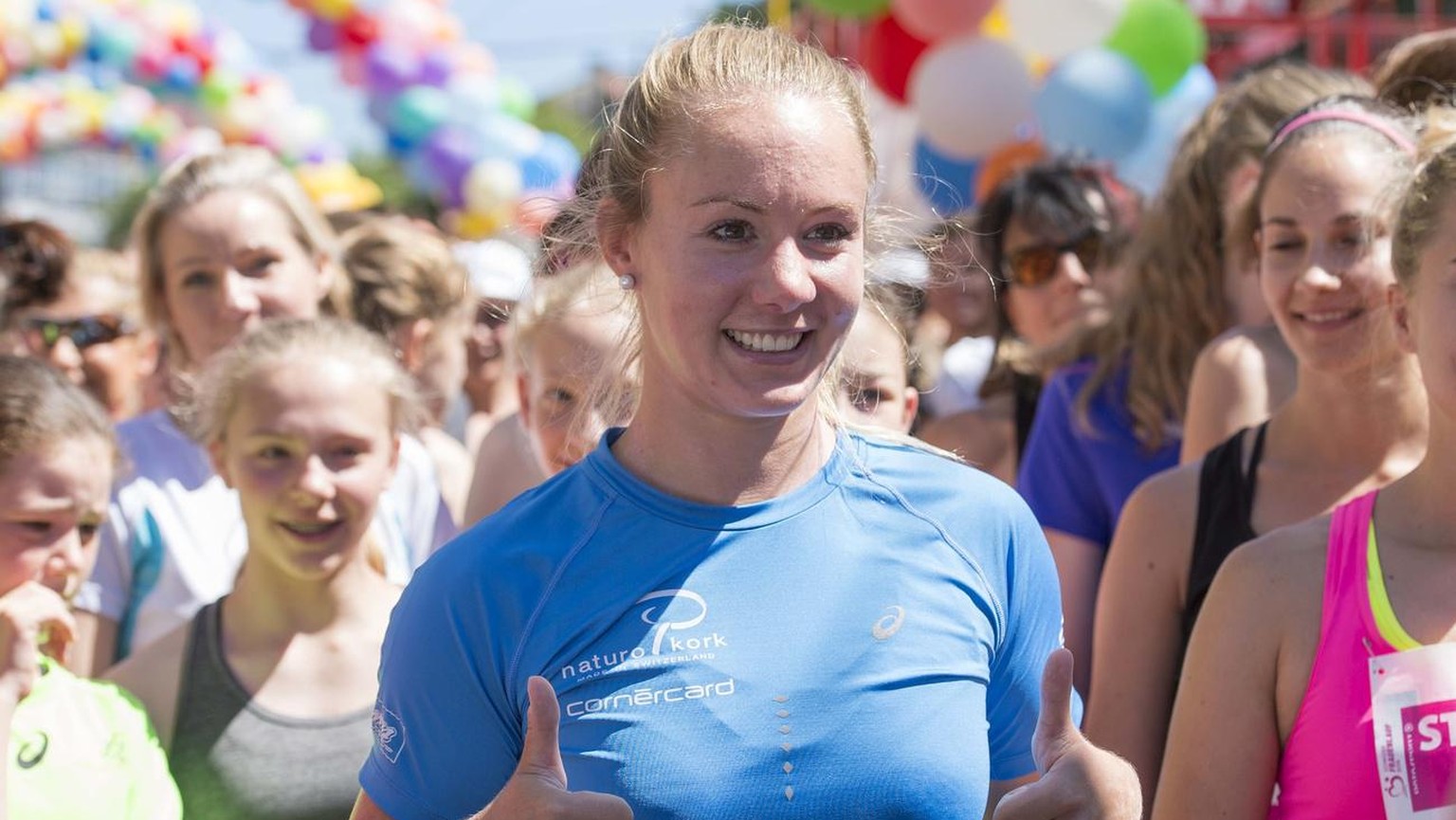 Ariella Kaeslin, ehemalige Schweizer Kunstturnerin, posiert vor dem Start zur 5 km Strecke am 31. Schweizer Frauenlauf, am Sonntag, 11. Juni 2017 in Bern. (KEYSTONE/Thomas Delley)..