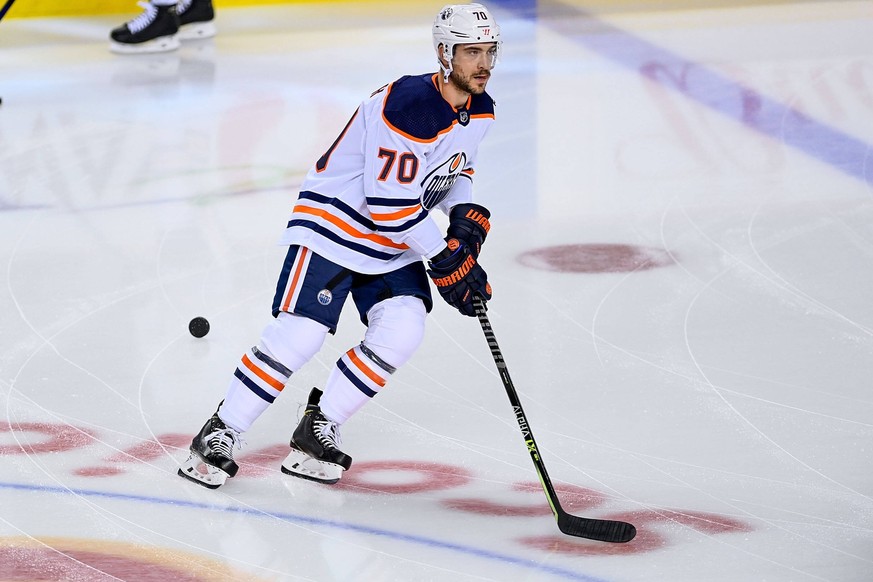 IMAGO / Icon Sportswire

CALGARY, AB - SEPTEMBER 26: Edmonton Oilers Right Wing Colton Sceviour (70) warms up before an NHL, Eishockey Herren, USA game where the Calgary Flames hosted the Edmonton Oil ...