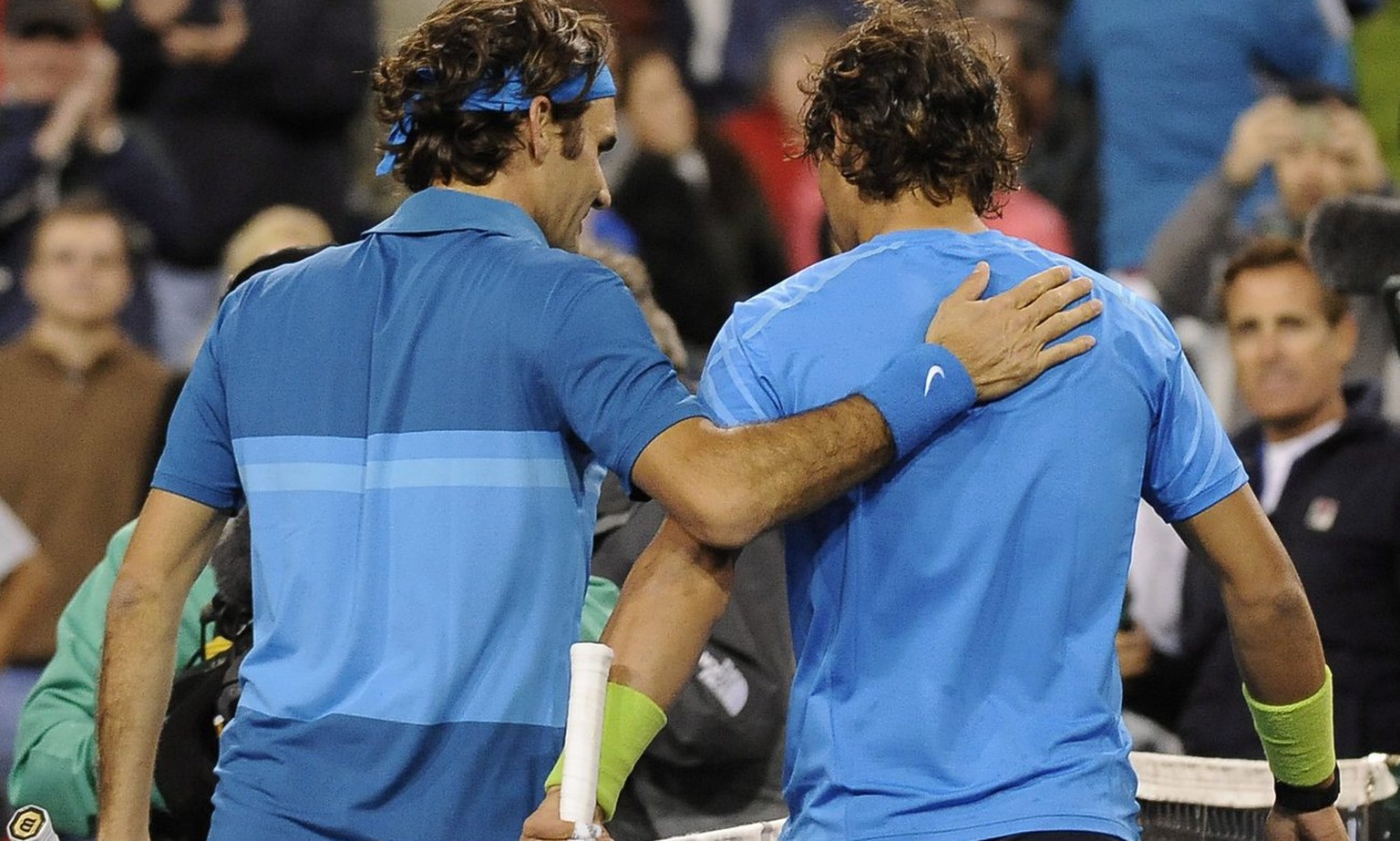 epa03149687 Roger Federer (L) of Switzerland pats Rafael Nadal (R) of Spain back after defeating him in the Men&#039;s semi-final match at the BNP Paribas Open tennis in Indian Wells, California, USA, ...