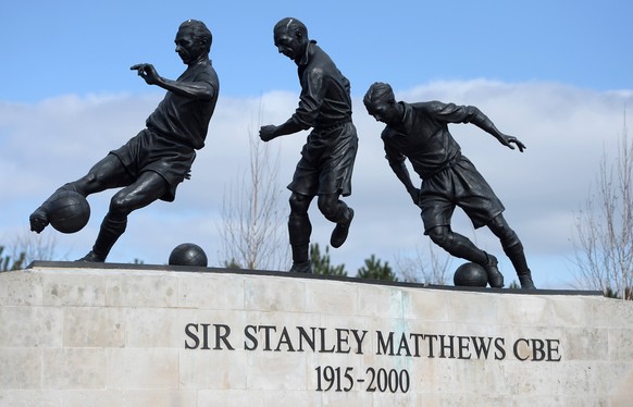 Zu Ehren Matthews wurde vor dem Stadion eine Statue errichtet.&nbsp;