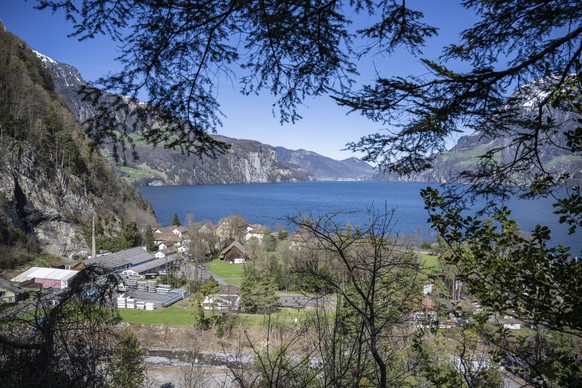 Eine Uebersicht des Gelaende Isleten anlaesslich der Medienkonferenz zum neusten Stand des Resort Projekts Isleten auf der Halbinsel Isleten am Urnersee im Kanton Uri am Montag, 25. Maerz 2024. Das Ge ...