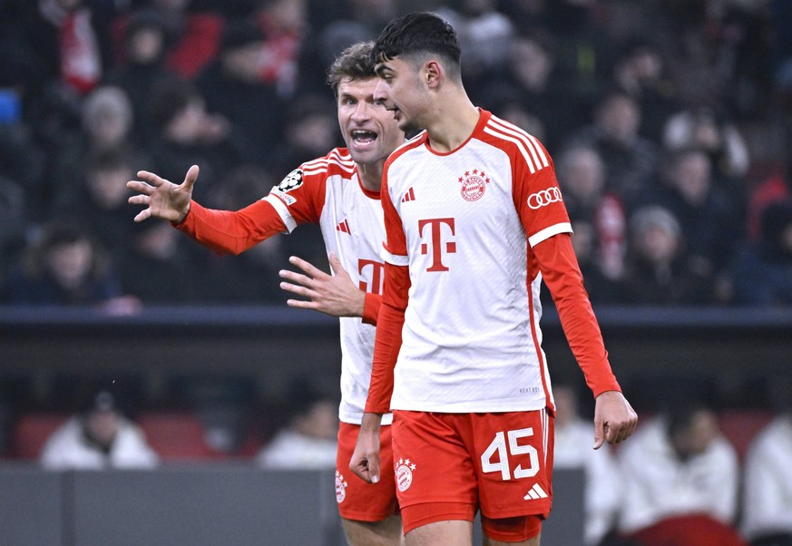 MUELLER Thomas Team FC Bayern Muenchen mit PAVLOVIC Aleksandar UEFA Champions League Saiason 2023 - 2024 Spiel FC Bayern Muenchen - Kopenhagen 0 : 0 am 29.11. 2023 in Muenchen DFL REGULATIONS PROHIBIT ...
