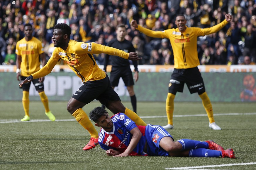 YBs Jean-Pierre Nsame, vorne links, jubelt nach seinem Tor zum 1-1 neben Basels Carlos Zambrano, im Super League Spiel zwischen dem BSC Young Boys Bern und dem FC Basel, am Sonntag, 12. Mai 2019 im St ...