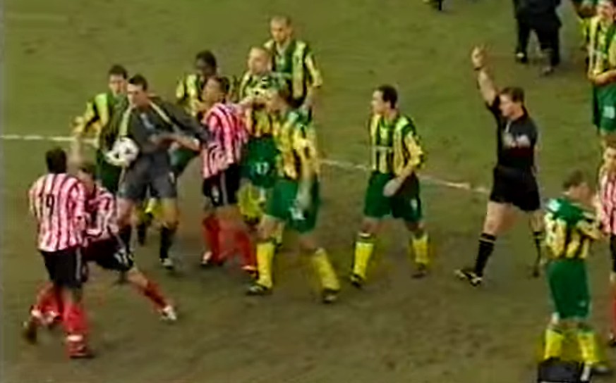 16.03.2002: Ein Knochenbrecher-Foul macht aus einem fast gewöhnlichen Fussballspiel die «Battle of Bramall Lane» 