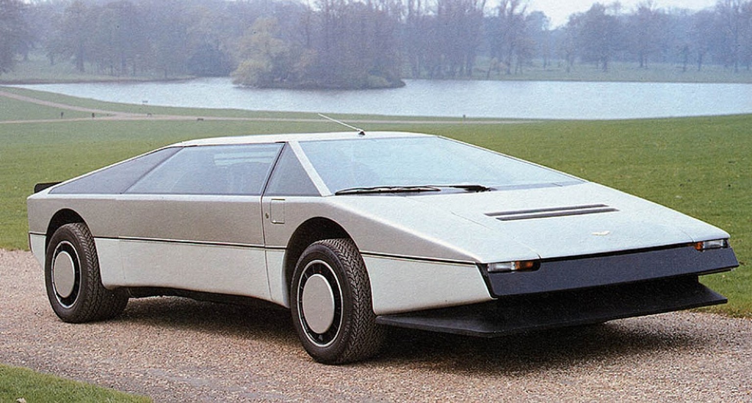 aston martin bulldog 1980 https://www.classicdriver.com/en/article/cars/classic-concepts-1980-aston-martin-bulldog