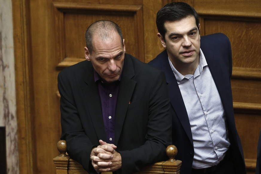 Giannis Varoufakis und Alexis Tsipras im Parlament in Athen.