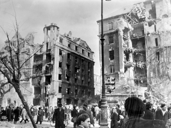 1956 in Budapest: Margits Schwager Feri Batthyany flieht mit Familie vor dem Ungarn-Aufstand.&nbsp;