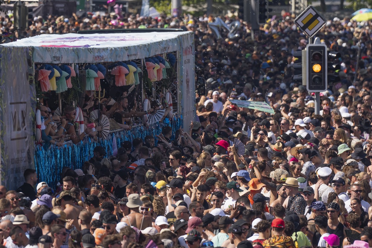 Hundreds of thousands of participants dancing through the streets during the 32th Street Parade in the city center of Zurich, Switzerland, Saturday, August 9, 2025. The annual dance music event Street ...
