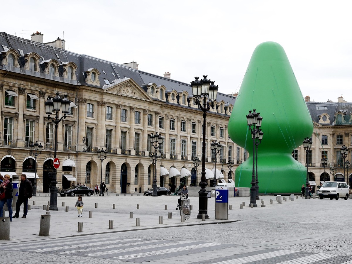 plug anale place vendôme Paul McCarthy 'butt plug' sculpture in Paris provokes rightwing backlash |  Paul McCarthy main image 0