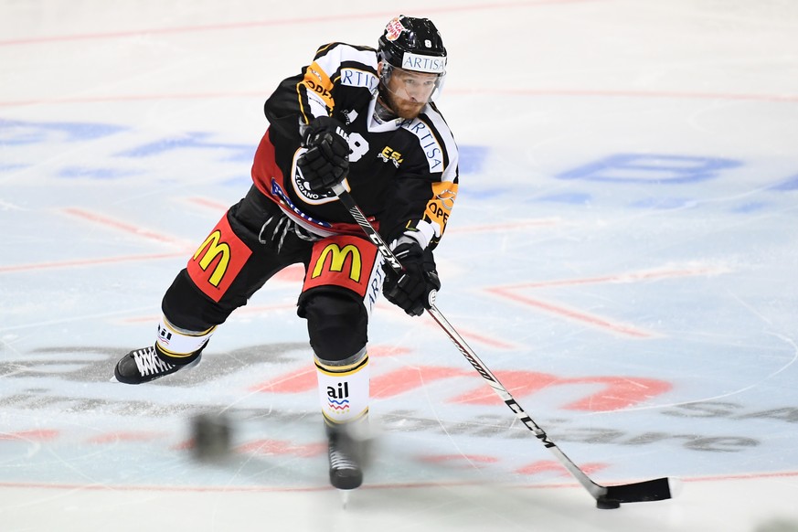 Lugano’s player Steve Hirschi during the preliminary round game of National League A (NLA) Swiss Championship 2016/17 between HC Lugano and HC Ambri Piotta, at the ice stadium Resega in Lugano, Switze ...