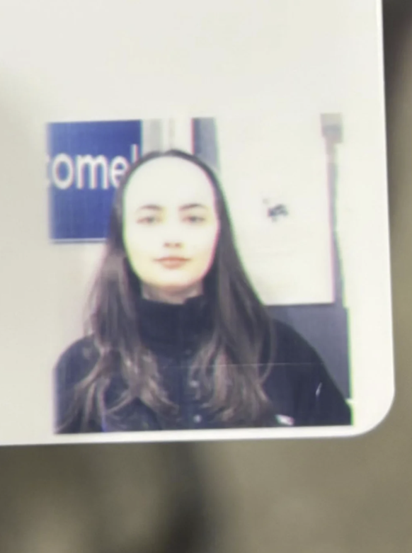 Die lustigsten Fails der Woche: Haarband in Passfoto