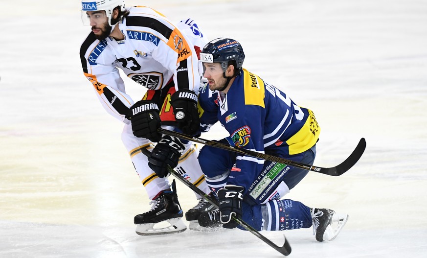 Lugano’s Giovanni Morini, left, fights with Ambri&#039;s Sven Berger, right, during the preliminary round game of National League A (NLA) Swiss Championship 2016/17 between HC Ambri Piotta and HC Luga ...