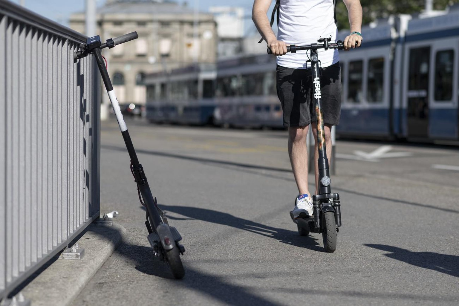 Statt Autofahrten ersetzen geteilte E-Trottis ÖV-Reisen.