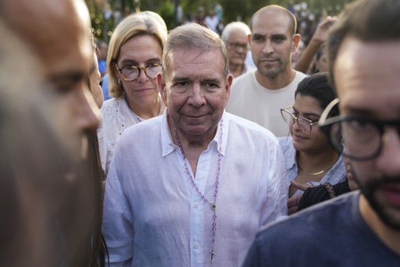 FILE - Venezuelan opposition presidential candidate Edmundo Gonzalez attends a campaign event before the election in Caracas, Venezuela, June 13, 2024. (AP Photo/Ariana Cubillos, File)
Edmundo Gonzale ...