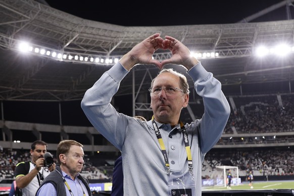 epa11613011 US businessman John Textor and owner of Botafogo gestures to the stands during a Copa Libertadores quarterfinal first leg soccer match between Botafogo and Sao Paulo in Rio de Janeiro, Bra ...