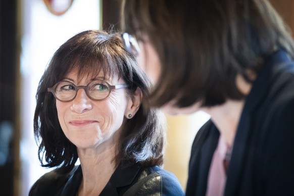 Heidi Hanselmann, Regierungspraesidentin St. Gallen, links, und Antonia Faessler, Frau Statthalter Appenzell Innerrhoden, an einer Medienkonferenz von fuenf Ostschweizer Kantonen zu einer gemeinsamen  ...