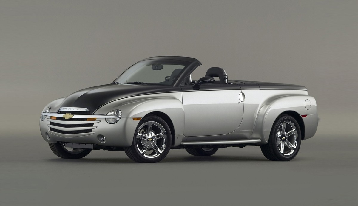 Chevrolet SSR auto design 2000s
https://www.autoevolution.com/news/hate-it-or-love-it-the-chevy-ssr-is-one-of-the-coolest-pickup-trucks-of-all-time-170565.html