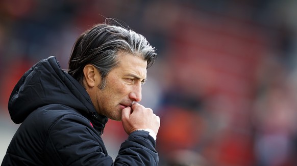 L&#039;entraineur du FC Sion Murat Yakin reagit lors de la rencontre de football de Super League entre le FC Sion et BSC Young Boys ce dimanche 5 mai 2019 au stade de Tourbillon a Sion. (KEYSTONE/Vale ...