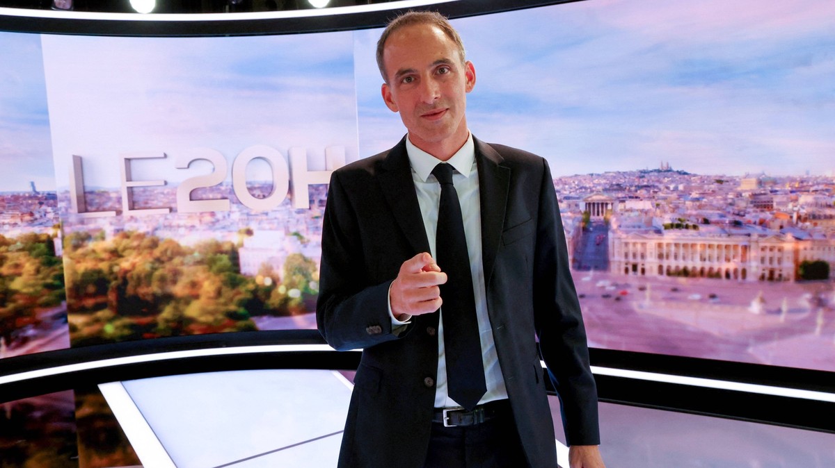 Raphael Glucksmann Announces Presidential Candidacy - France Raphael Glucksmann. French journalist Audrey Crespo-Mara and French centre-left party Place publique s leader and MEP Raphael Glucksmann po ...