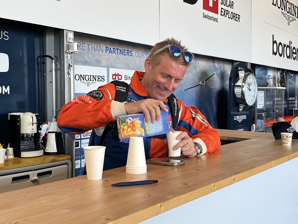 Une course entre un avion solaire et un camion électrique? C'était à Payerne, avec SolarStratos.