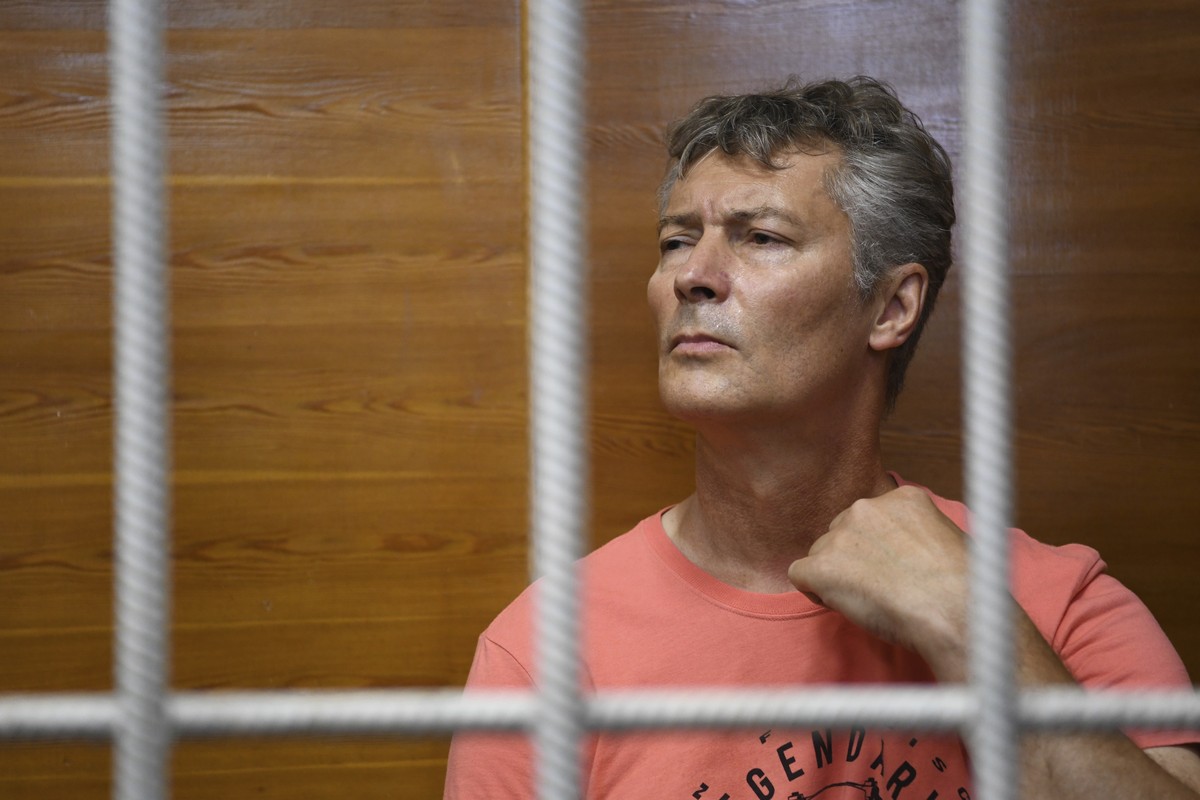 Yekaterinburg ex-mayor Yevgeny Roizman sits in a cage at a court room during a hearing in Yekaterinburg, Russia, Thursday, Aug. 25, 2022. The former mayor of Russia's fourth-largest city has been ...