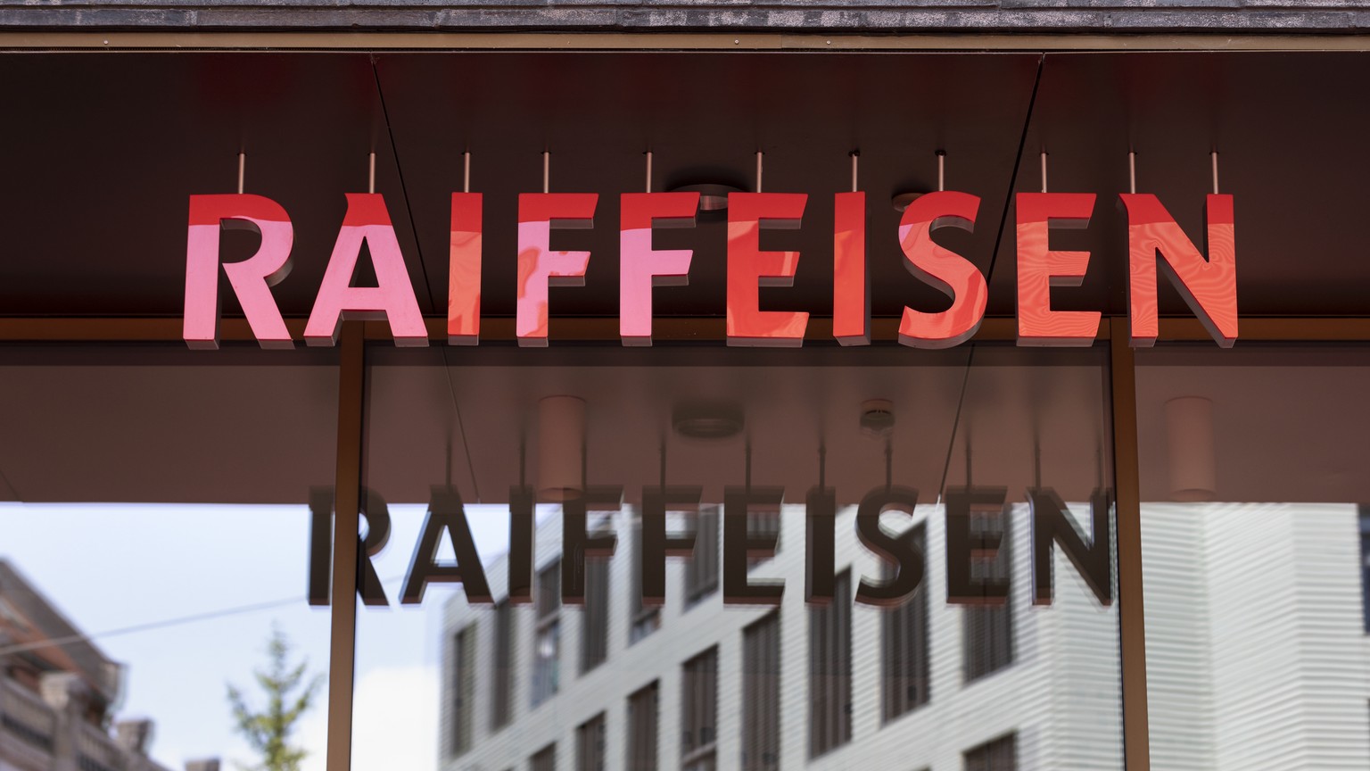 ARCHIVBILD ZU DEN UMSATZZAHLEN BEI RAIFFEISEN --- Logo of the Raiffeisen bank at its headquarters in St. Gallen, Switzerland, on June 5, 2018. (KEYSTONE/Gaetan Bally)..Logo der Raiffeisenbank am Haupt ...