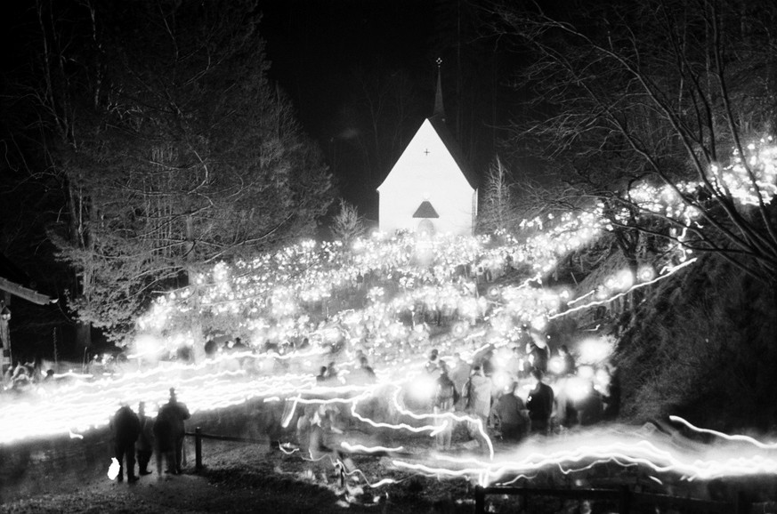 Bei der Bruder-Klaus-Kapelle auf der Flueeli-Ranft im Kanton Obwalden findet immer am letzten Wochenende vor Weihnachten das von der Jungen Gemeinde organisierte Ranfttreffen statt. Hunderte glaeubige ...