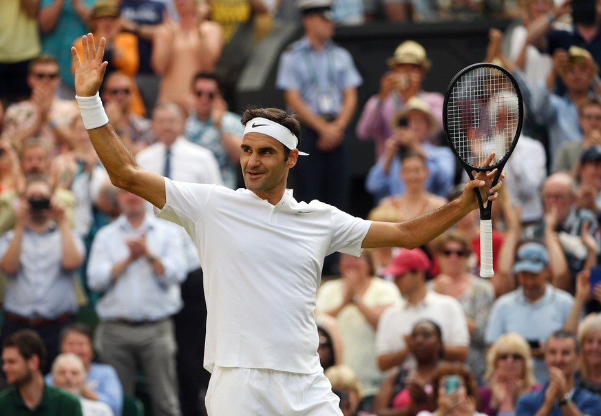 epaselect epa06079828 Roger Federer of Switzerland celebrates his win over Grigor Dimitrov of Bulgaria in their fourth round match during the Wimbledon Championships at the All England Lawn Tennis Clu ...