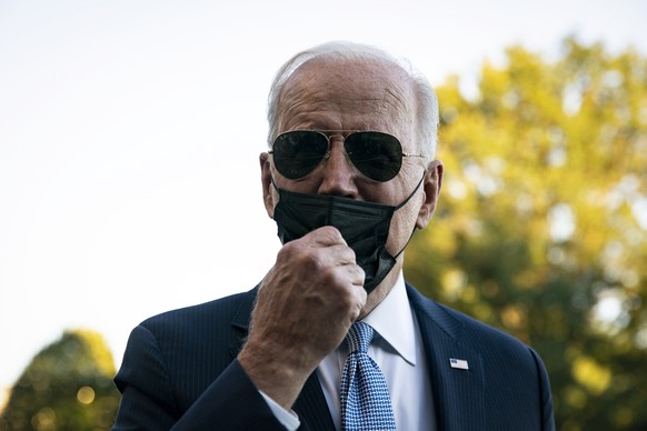 epa09486607 US President Joe Biden speaks to members of the media on the South Lawn of the White House before boarding Marine One in Washington, DC, USA, on 24 September 2021. EPA/Al Drago / POOL