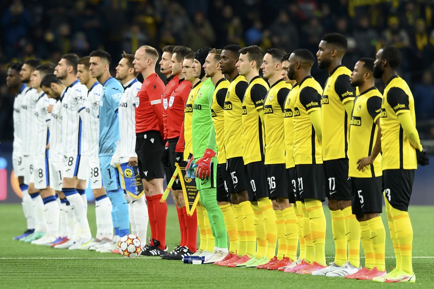 Atalanta Bergamo and Young Boys players react before the UEFA Champions League group F soccer match between BSC Young Boys Bern of Switzerland and Atalanta Bergamo of Italy, at the Wankdorf stadium, o ...