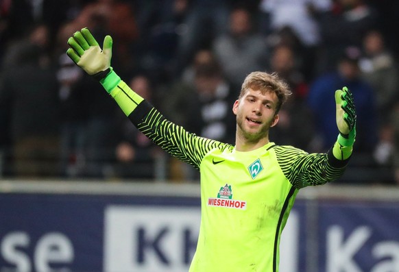 epa05895770 Bremen goalkeeper Felix Wiedwald reacts during the German Bundesliga soccer match between Eintracht Frankfurt and SV Werder Bremen in Frankfurt Main, Germany, 07 April 2017. EPA/ARMANDO BA ...