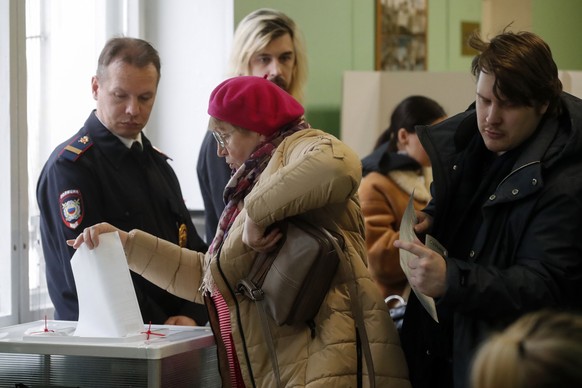 epa11225508 People cast their votes during the presidential elections in Moscow, Russia, March 17, 2024. The Federation Council has scheduled presidential elections for March 17, 2024. The vote will...