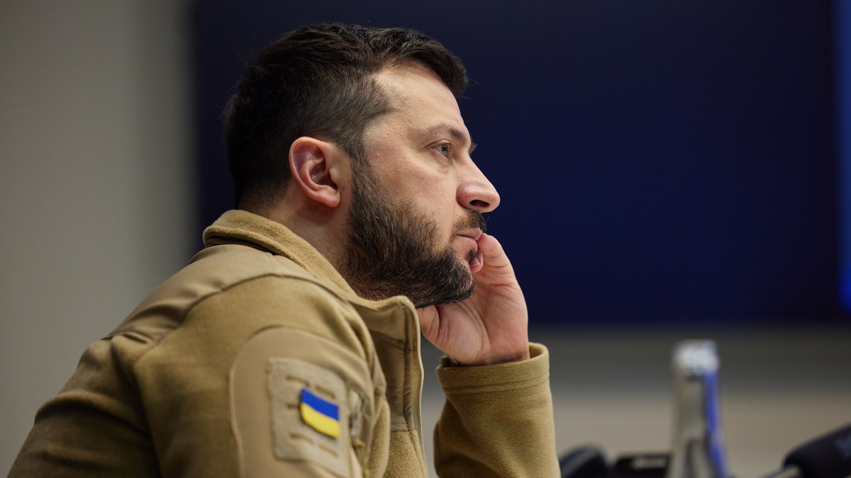 epa09912708 A handout photo made available by the Ukrainian Presidential Press Service shows Ukrainian President Volodymyr Zelensky during a meeting with his cabinet and visiting parliamentary delegat ...