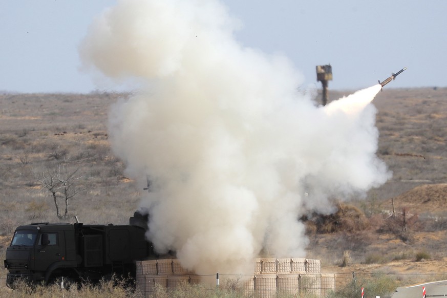 epa08687921 Russian Pantsyr-S (also known as Pantsir-S) anti-aircraft missile-gun system shoots during the Kavkaz-2020 (The Caucasus 2020) military exercises in Ashuluk range in Astrakhan region, 22 S ...