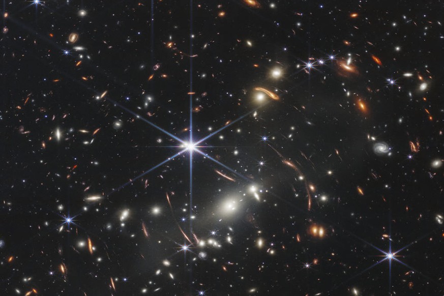 Das erste Foto des James-Webb-Teleskops: Die sichtbaren Teile machen nur etwa fünf Prozent des Universums aus.