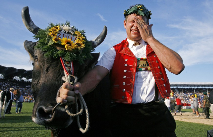 ZU DEN SCHWINGERKOENIGEN DER LETZTEN JAHRE AM EIDG. SCHWING- UND AELPLERFEST, STELLEN WIR IHNEN FOLGENDES BILDMATERIAL ZUR VERFUEGUNG - JAHRESRUECKBLICK 2007 - SPORT - SCHWINGERKOENIG JOERG ABDERHALDE ...